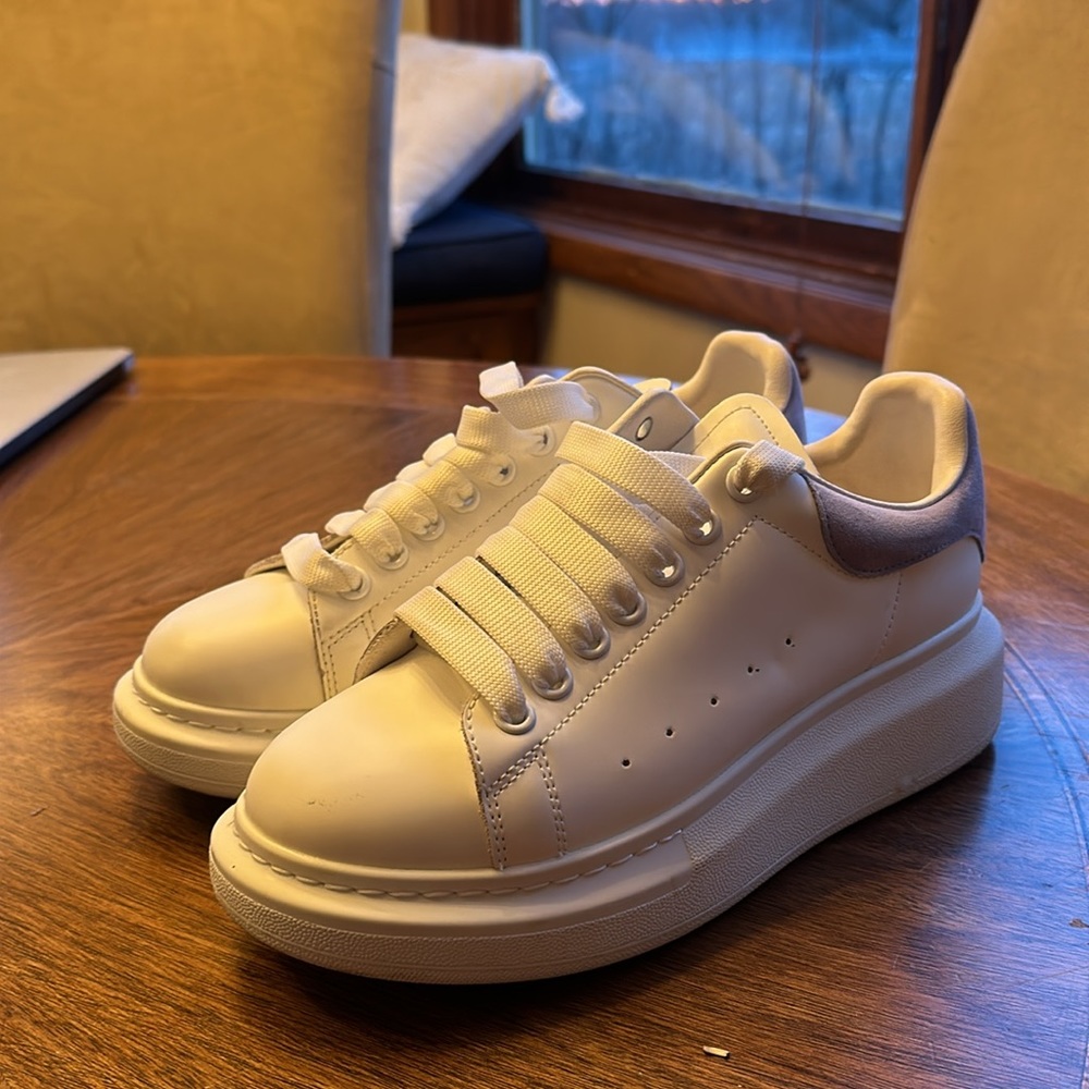 White oversized sneakers with blue suede accent